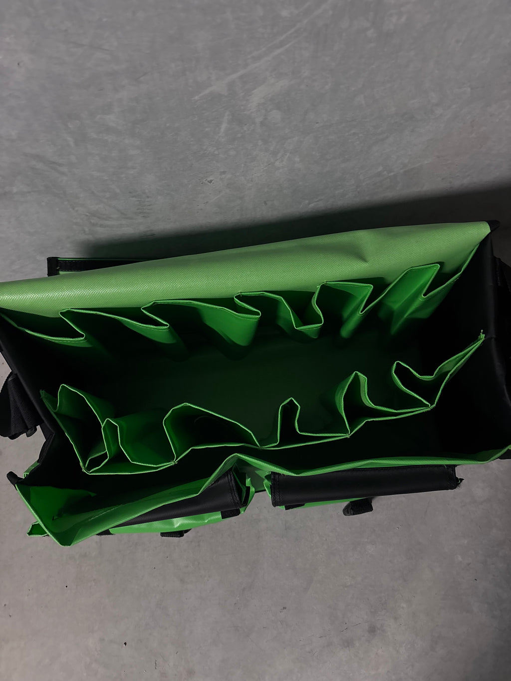 UNDA CREW BAG - GREEN